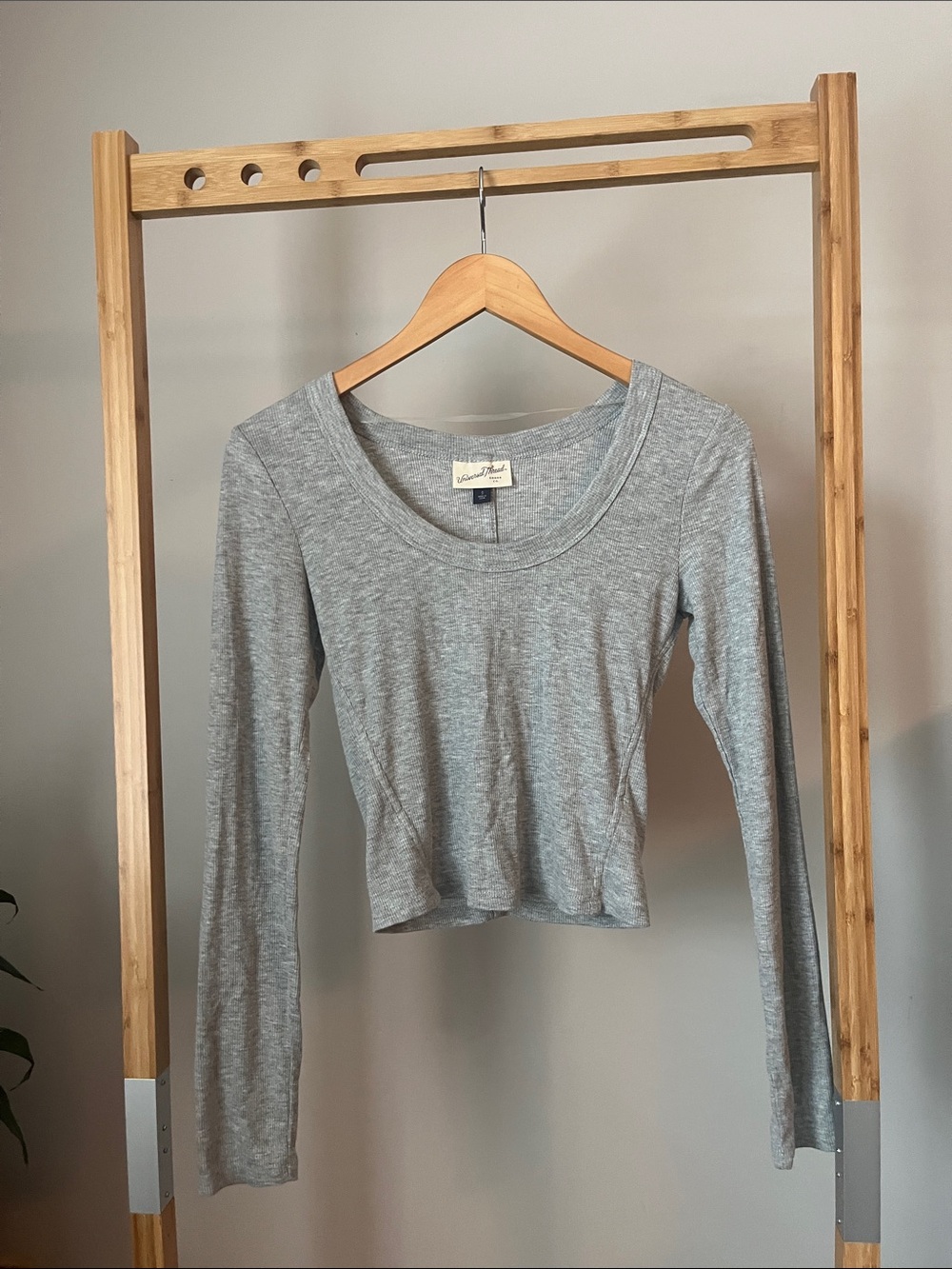 Universal Thread Gray Scoop Neck Long Sleeve Crop Top